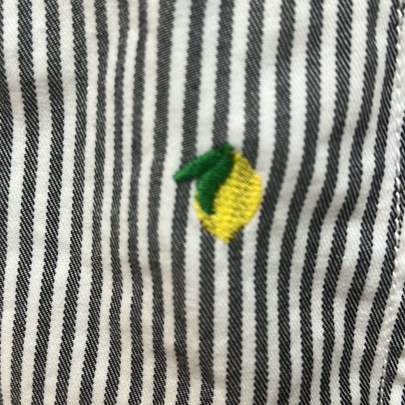 ☀️2/$25 Crown & Ivy shorts w/ lemon embroidered - Picture 2 of 7